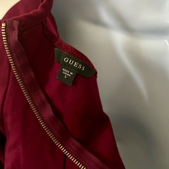GUESS Cut-Out Top Long Sleeves Burgundy -Size Small - Picture 4 of 4